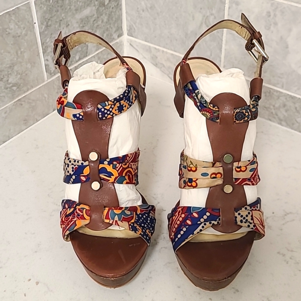 Guess Tan sandals size 6